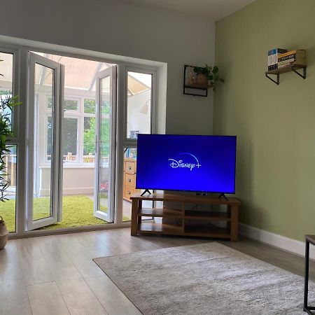 Accessible 3-Bedroom Bungalow With Patio +Driveway Southampton Dış mekan fotoğraf