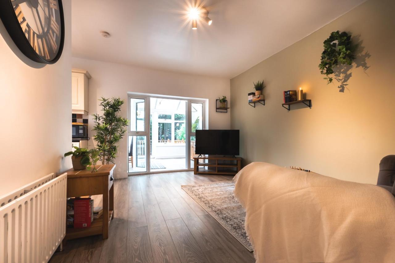 Accessible 3-Bedroom Bungalow With Patio +Driveway Southampton Dış mekan fotoğraf
