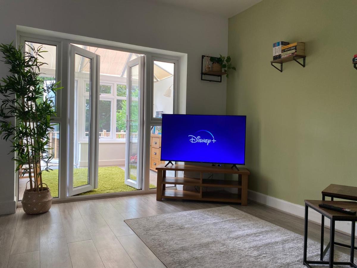 Accessible 3-Bedroom Bungalow With Patio +Driveway Southampton Dış mekan fotoğraf